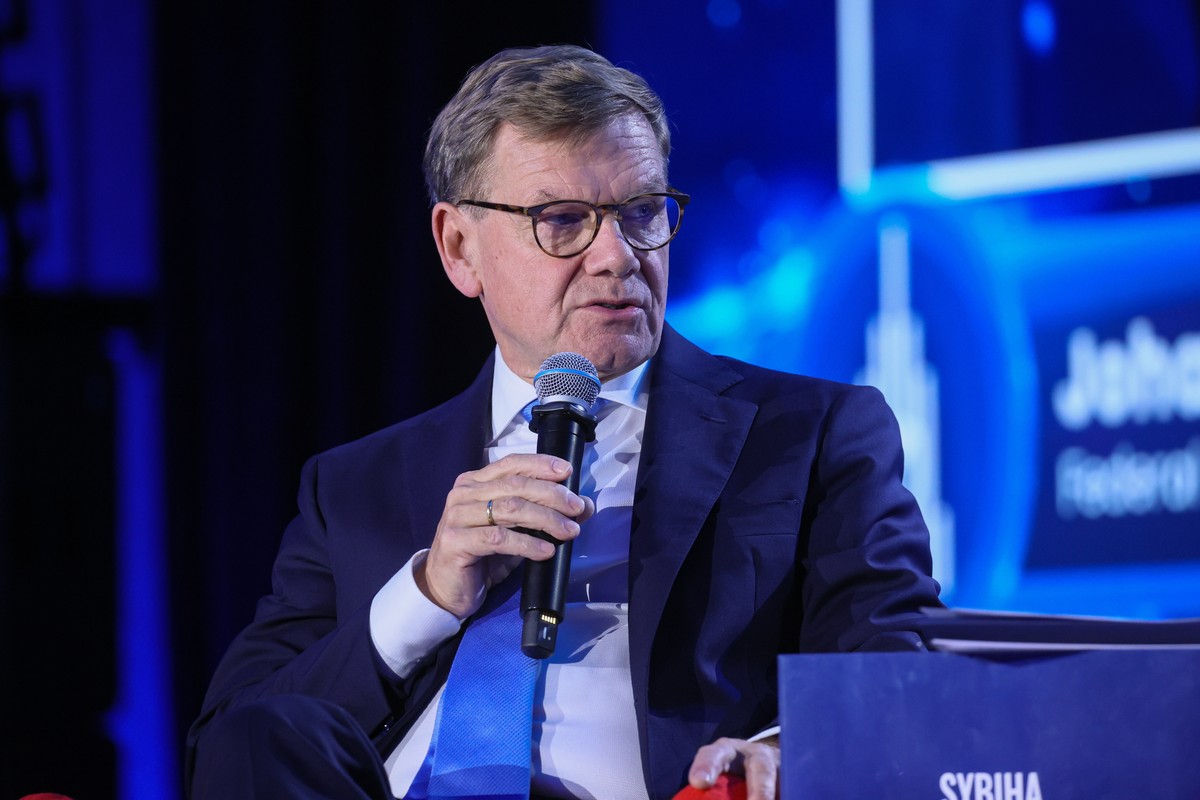 epa12414524 German Foreign Minister Johann Wadephul attends the opening debate of the Warsaw Security Forum in Warsaw, Poland, 29 September 2025. The two-day international conference is dedicated to E ...