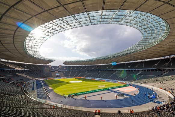 Olympiastadion Berlin (behält den Namen). Kapazität 70&#039;000