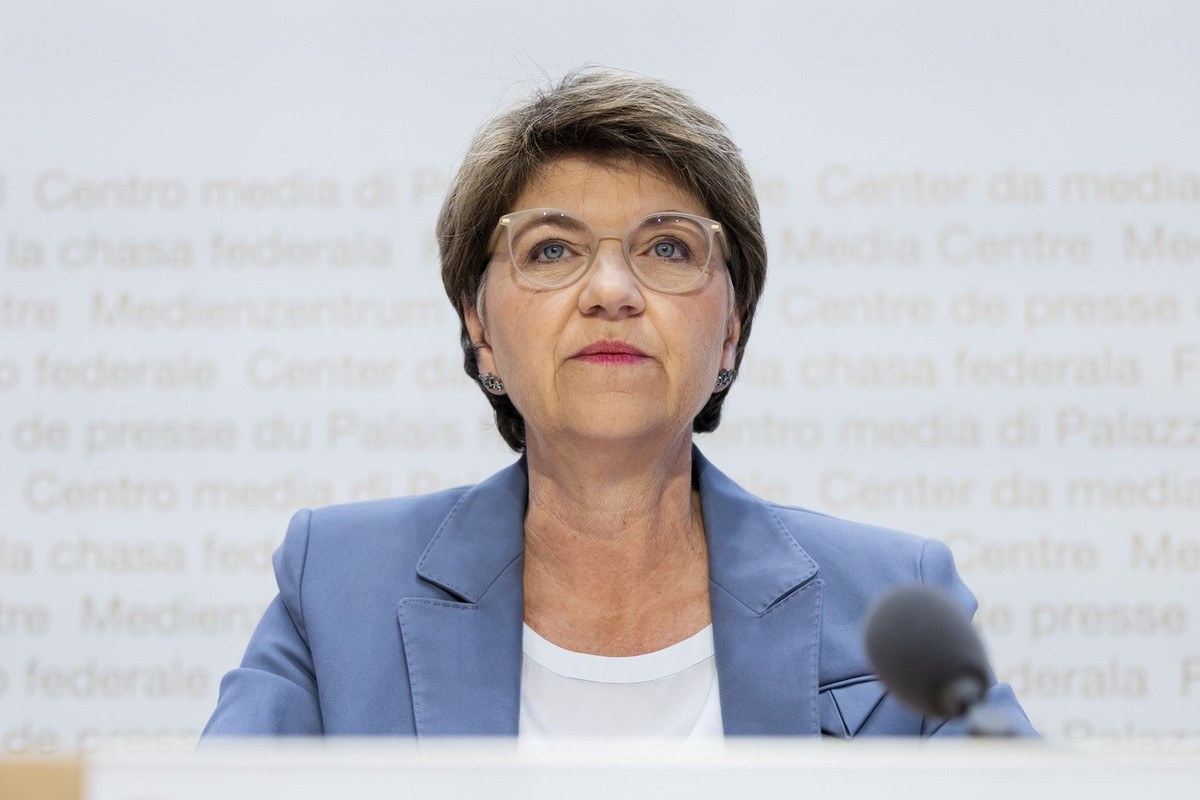 Bundesraetin Viola Amherd waehrend einer Medienkonferenz des Bundesrates zur Gesamtkonzeption Cyber der Armee, am Mittwoch, 13. April 2022, in Bern. (KEYSTONE/Peter Klaunzer)