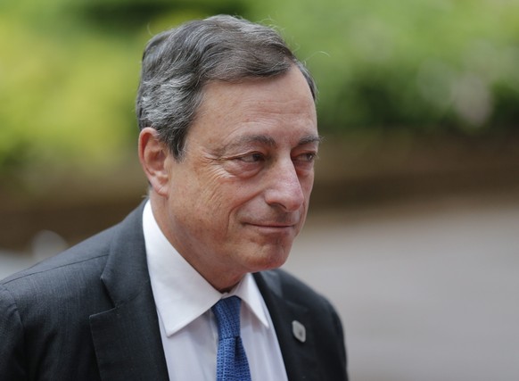 epa04814106 Mario Draghi, the Italian President of the European Central Bank (ECB) arrives at an emergency Eurogroup heads of state meeting on Greece at the EU headquarters in Brussels, Belgium, 22 Ju ...