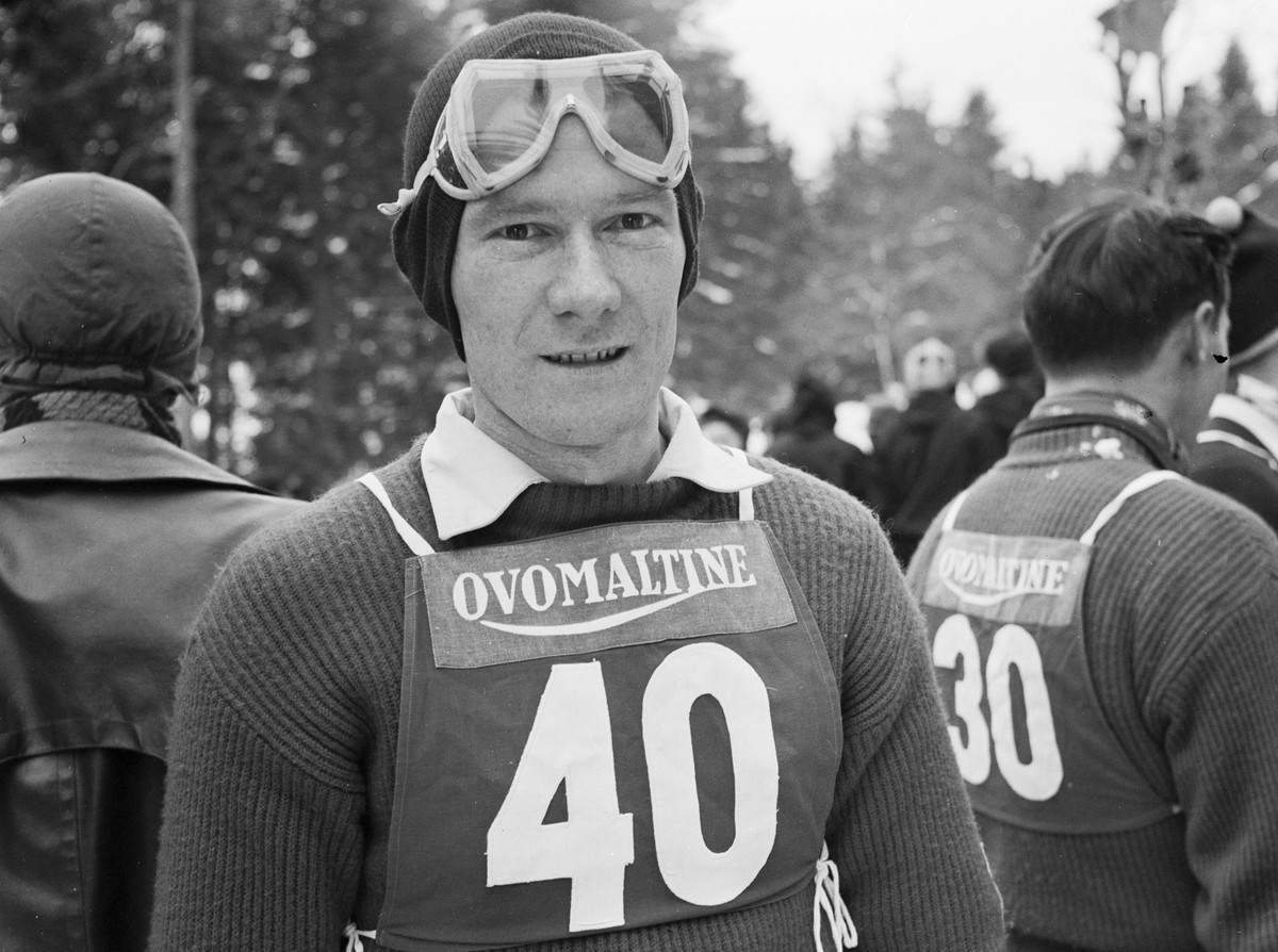 Der Schweizer Skispringer Andreas Daescher beim Skispringen in Le Brassus im Jahre 1956. (KEYSTONE/PHOTOPRESS-ARCHIV/Str)