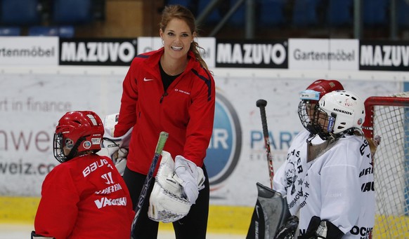 Ein Herz für die Kleinen: Florence Schelling engagiert sich für den Hockey-Nachwuchs.