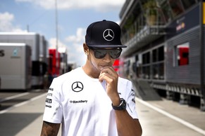 Lewis Hamilton ist wieder vorne mit dabei.
