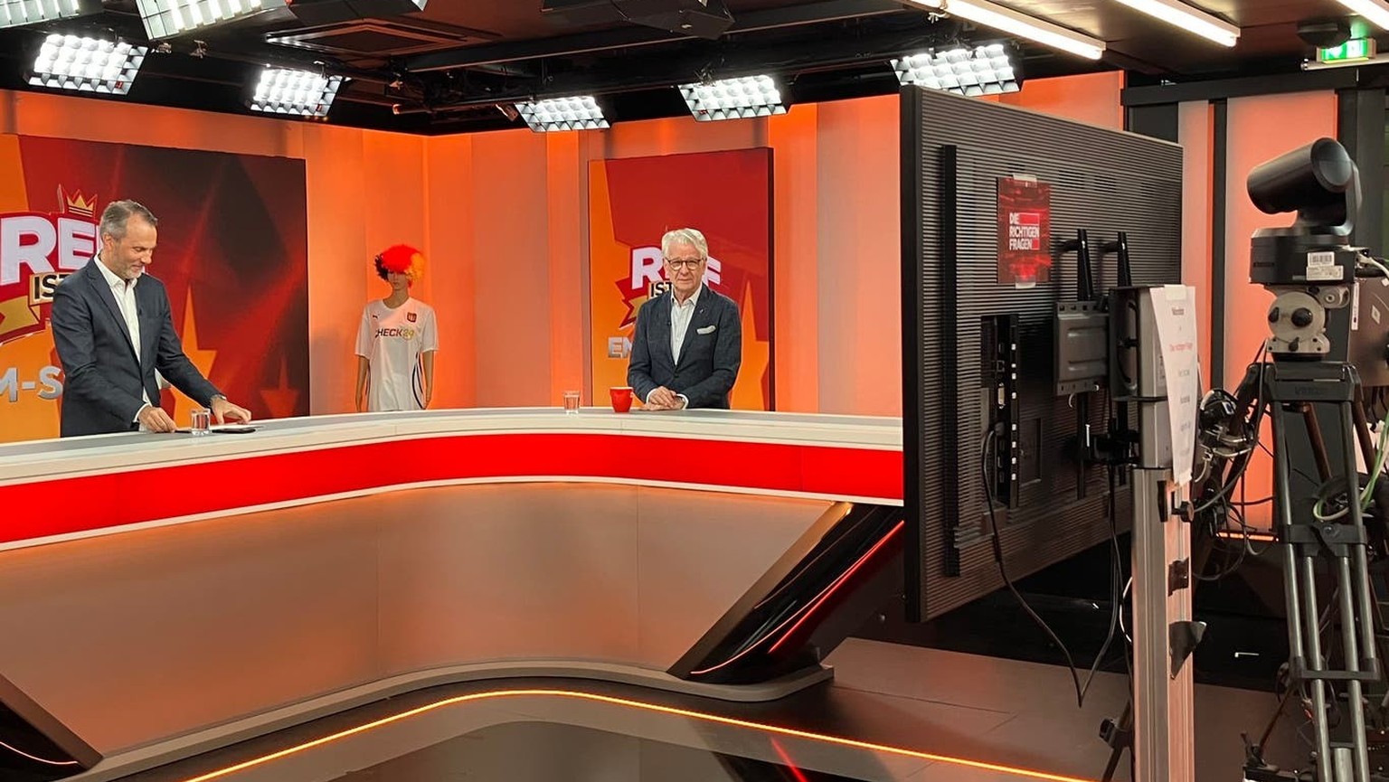 Matthias Brügelmann und Marcel Reif bei der Live-Aufnahme der Sendung «Reif ist live»