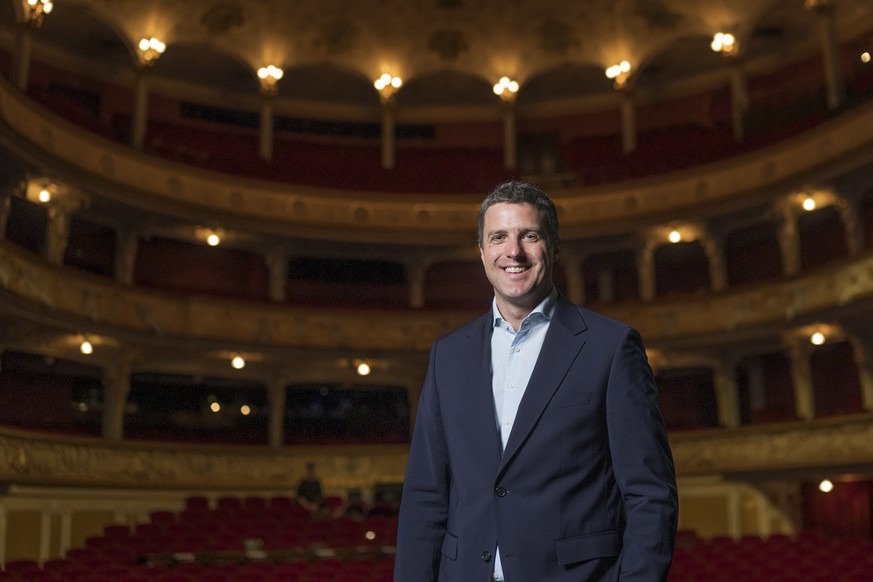 Der designierte Intendant des Zuercher Opernhauses Matthias Schulz posiert fuer ein Portrait im Saal des Opernhauses, am Donnerstag 10. April 2025 in Zuerich. (KEYSTONE/Til Buergy)