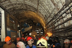 Die Metro verunglückte im Tunnel, während der morgendlichen Hauptverkehrszeit.