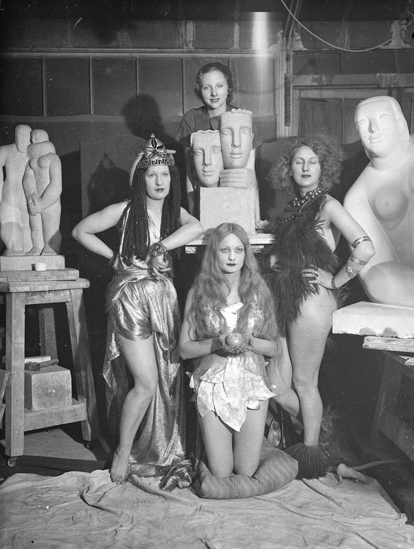 Into the past , for Chelsea arts ball . Eve , clasping her fatal applex , kneels with Cleopatre and a stone age maiden before the Modern girl , during a rehearsal in Mr Frank Dobson s studio for the C ...