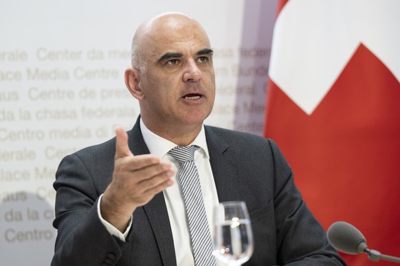 Bundespraesident Alain Berset spricht an einer Medienkonferenz zu der Erhoehung der Krankenkassenpraemien 2024, am Dienstag, 26. September 2023, in Bern. (KEYSTONE/Peter Schneider)