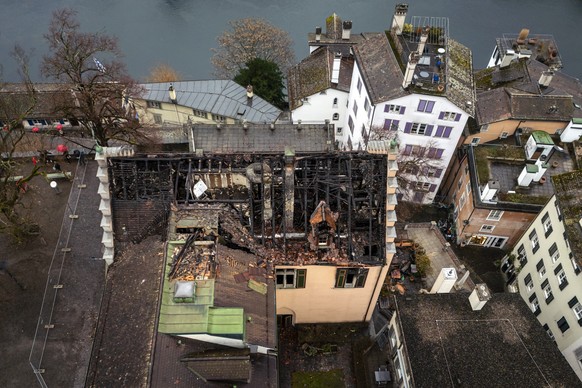 KEYPIX - Das historische Gebaeude der Zuercher Freimaurer in dem sich auch die Freimaurerloge befindet, mit dem abgebrannten Dachstock, am Mittwoch, 28. Januar 2026 in Zuerich. Der Brand im historisch ...