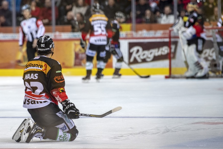 Berns, Gaetan Haas, und seine Mitspieler geschlagen, zum 0:2, waehrend dem Playoff Viertelfinal, Spiel 1, der National League zwischen dem SC Bern und dem HC Genf-Servette, am Samstag, 9. Maerz 2019,  ...