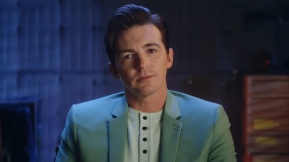drake bell in quiet on set
