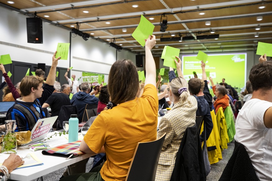 Die Delegiertenversammlung der Gruenen Schweiz am Samstag, 20. August 2022, in Zug. (KEYSTONE/Alexandra Wey)