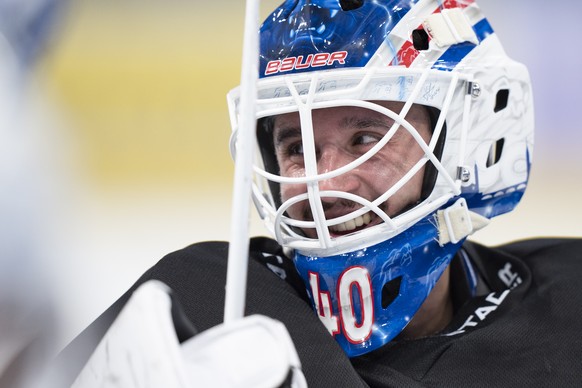 Torhueter Robin Zumbuehl waehrend eines Eistrainings der ZSC Lions vor dem Start der Meisterschaft, am Donnerstag, 12. September 2024 in der Swiss Life Arena in Zuerich. (KEYSTONE/Til Buergy)