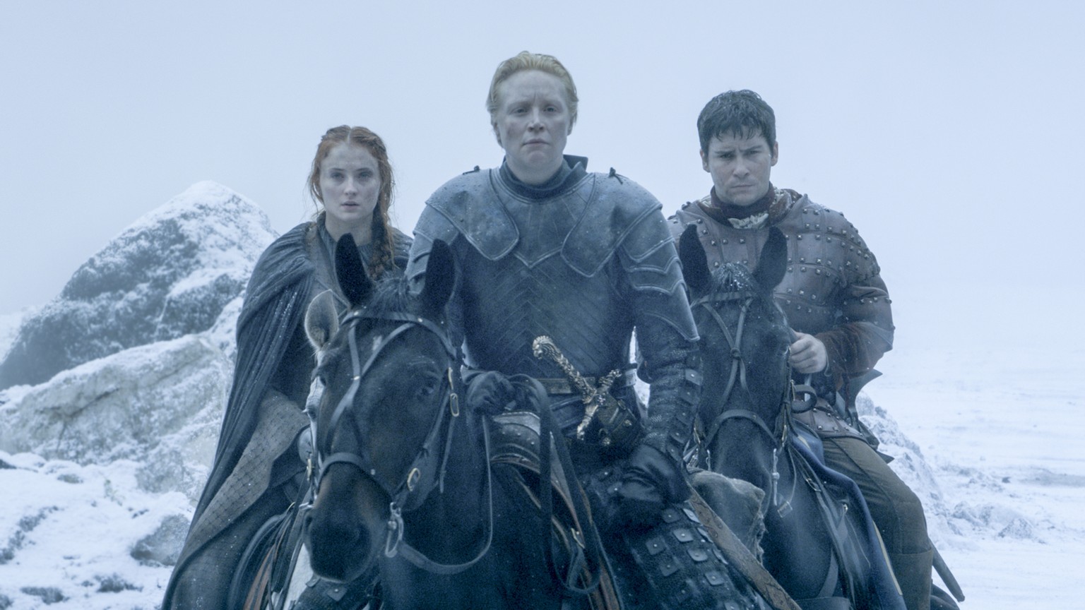 Wird Brienne of Tarth (mitte) Sansa Stark (links) zum Sieg führen?