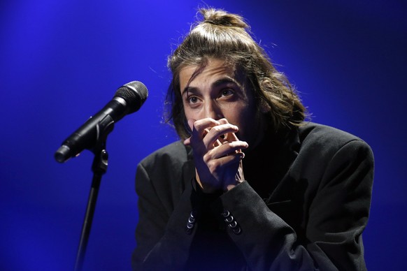 epa05959999 Salvador Sobral from Portugal performs the song &#039;Amar Pelos Dois&#039; during rehearsals for the Grand Final of the 62nd annual Eurovision Song Contest (ESC) at the International Exhi ...