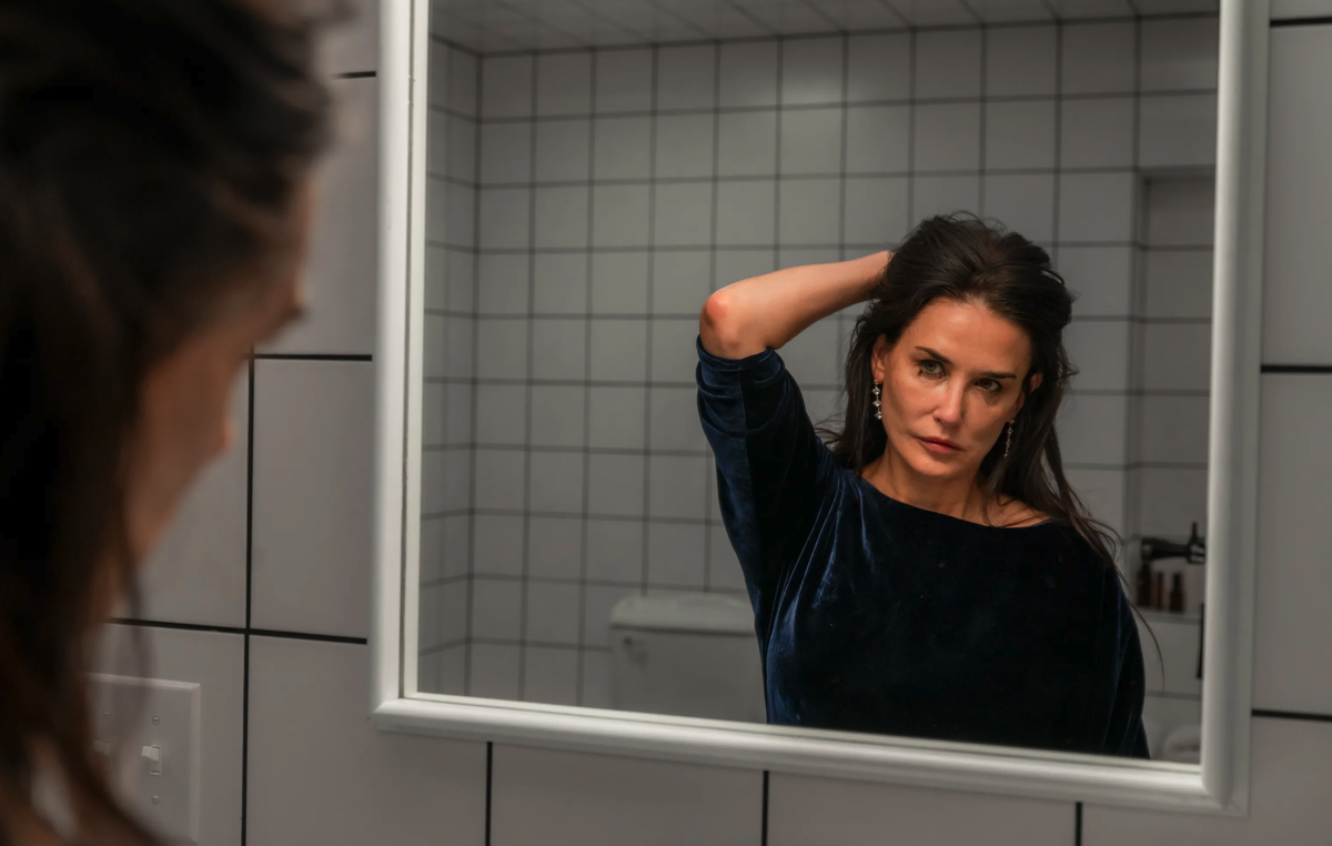 Absente des écrans depuis quelques années, le retour de Demi Moore s'avère impressionnant dans The Substance.
