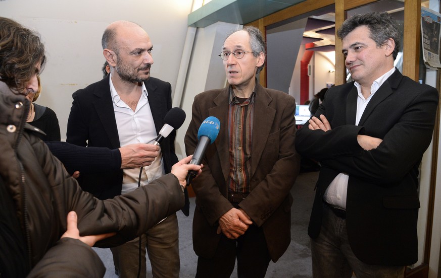 Anwalt Richard Malka, Chefredaktor Gérard Biard und Kolumnist Patrick Pelloux (von links) geben Auskunft.