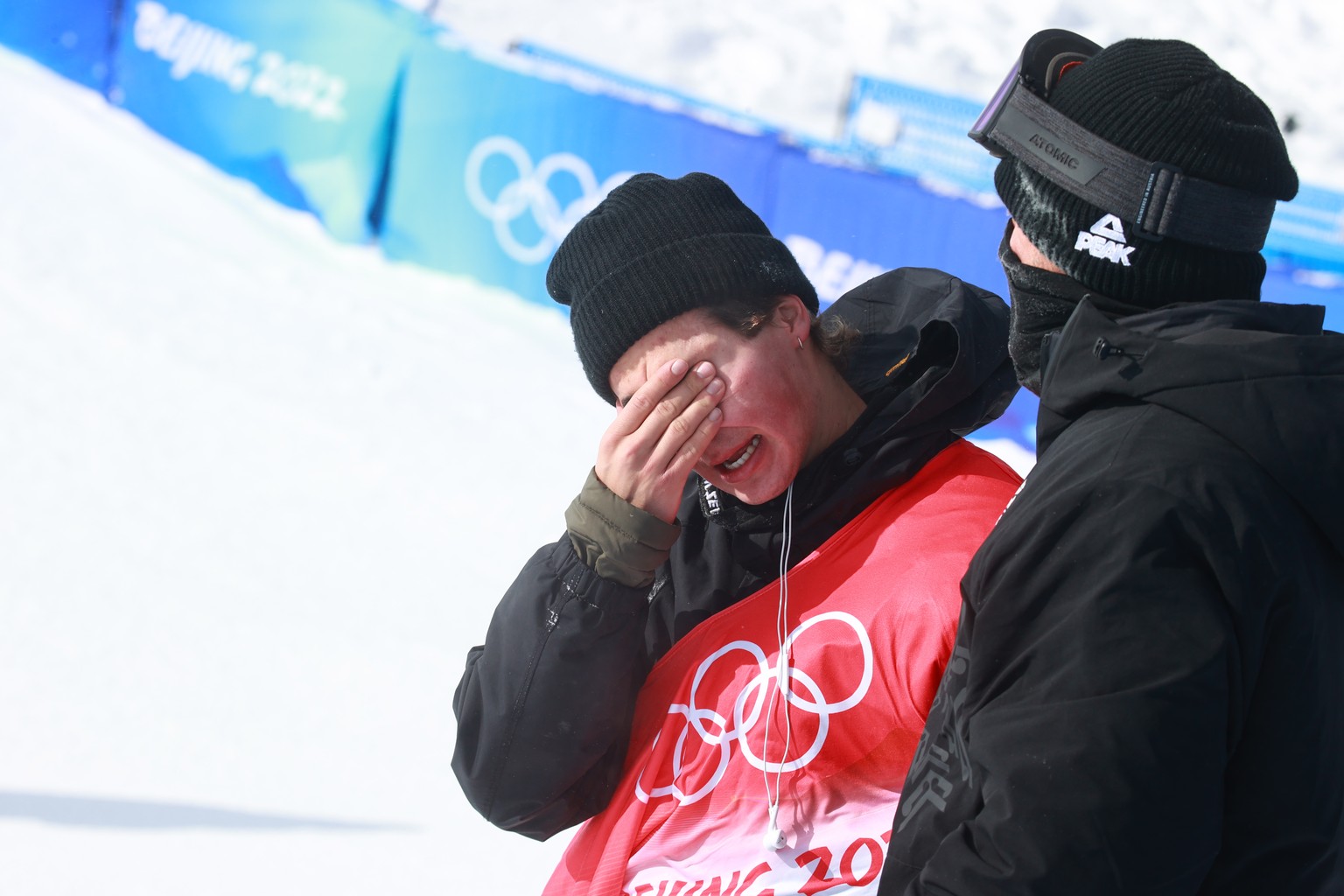 epa09770612 Gold Medalist Nico Porteous of New Zealand reacts after winning the Men&#039;s Freestyle Skiing Halfpipe final at the Zhangjiakou Genting Snow Park at the Beijing 2022 Olympic Games, Zhang ...