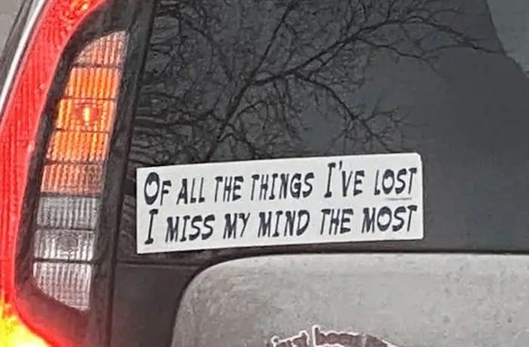 Okay bei diesen Autoaufklebern mussten wir lachen. 
https://pleated-jeans.com/2024/09/18/hilarious-bumper-stickers/