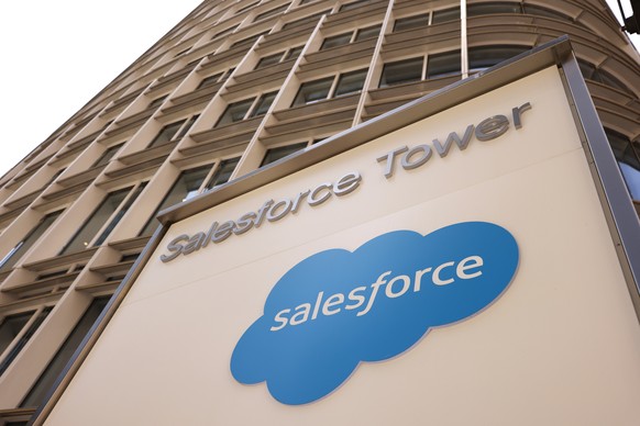 epa12139514 Exterior view and signage at Salesforce Tower headquarters in San Francisco, California, USA, 27 May 2025. Salesforce is set to release its earnings report on 28 May after the market close ...