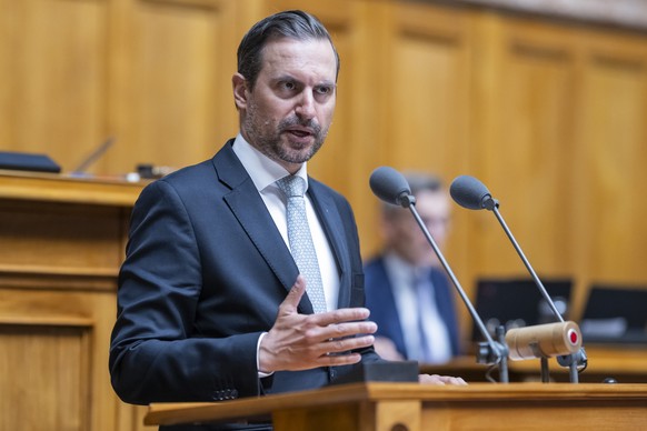 Vincent Maitre, Mitte-GE, begruendet sein Postulat, an der Sondersession des Nationalrates, am Mittwoch, 29. April 2026 im Nationalrat in Bern. (KEYSTONE/Alessandro della Valle)