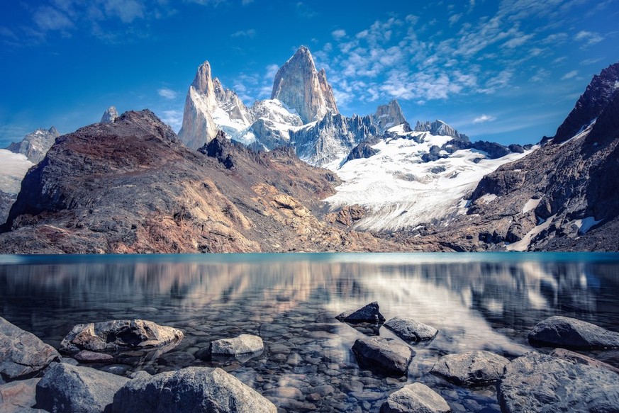 Atemberaubender Panoramablick von der Lagune Los Tres Richtung Fitz Roy und Cerro Torre im Los Glaciares Nationalpark nahe El Chalten, Argentinien