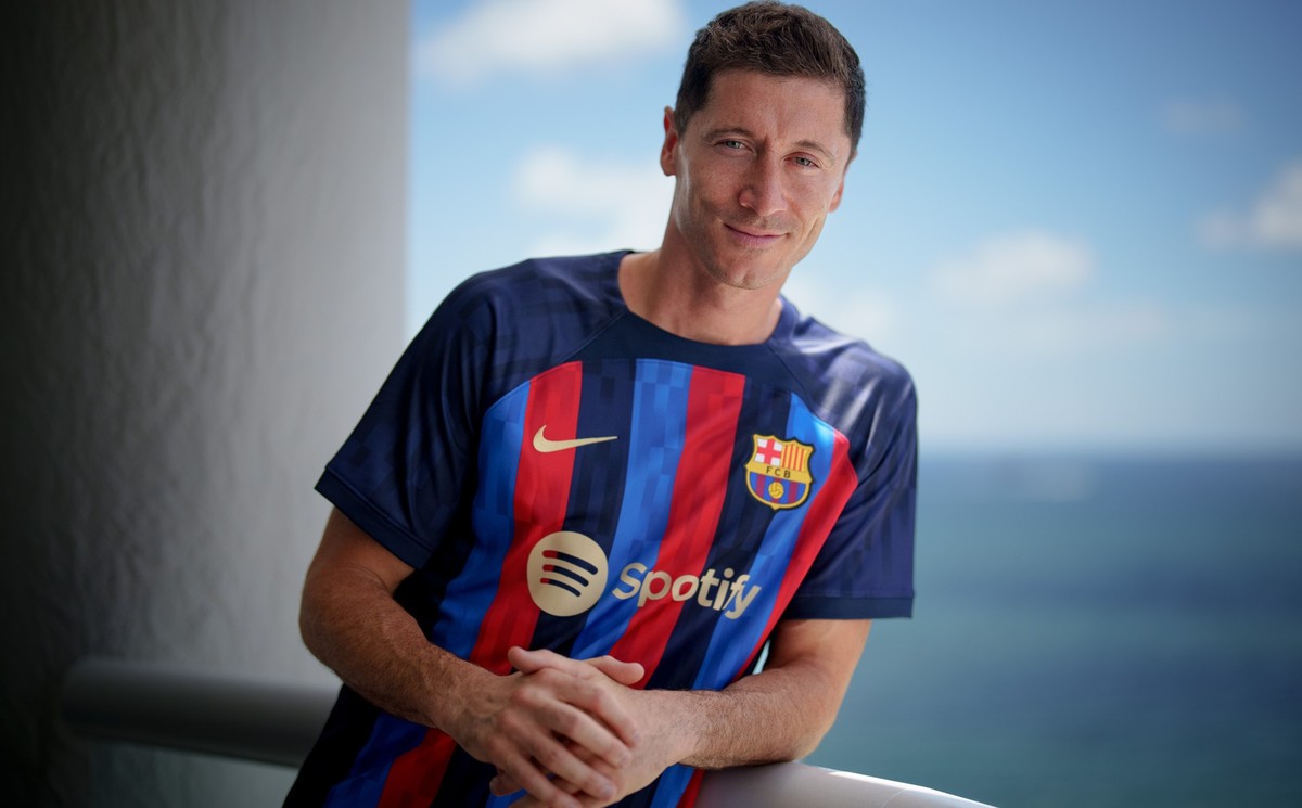 Damit Lewandowski bei der Liga registriert werden kann, muss Barça die Spielergehälter nach unten schrauben.