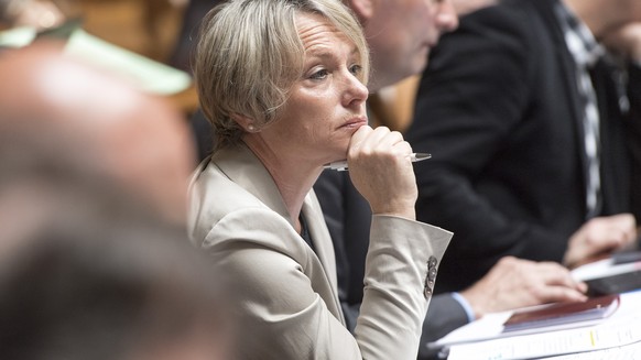 Elisabeth Schneider-Schneiter (CVP/BL) befasst sich mit der internationalen Zusammenarbeit 2017-2020 am Donnerstag, 2. Juni 2016 im Nationalrat in Bern. (KEYSTONE/Lukas Lehmann)