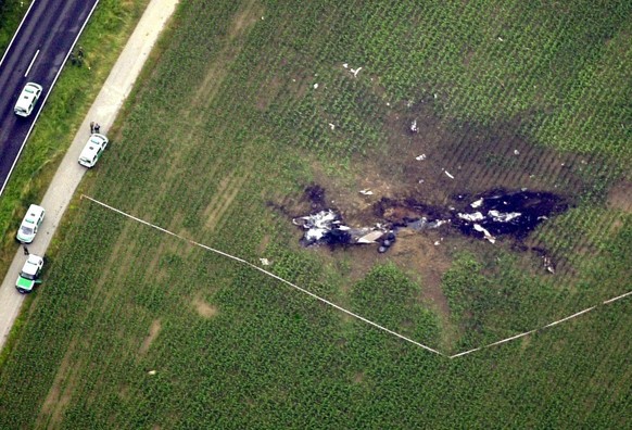 ZUM 15. JAHRESTAG DER FLUGZEUGKATASTROPHE VON UEBERLINGEN AM SAMSTAG, 1. JULI 2017, STELLEN WIR IHNEN FOLGENDES BILDMATERIAL ZUR VERFUEGUNG  An overhead view of the crashed Tupolev T-154 passenger je ...