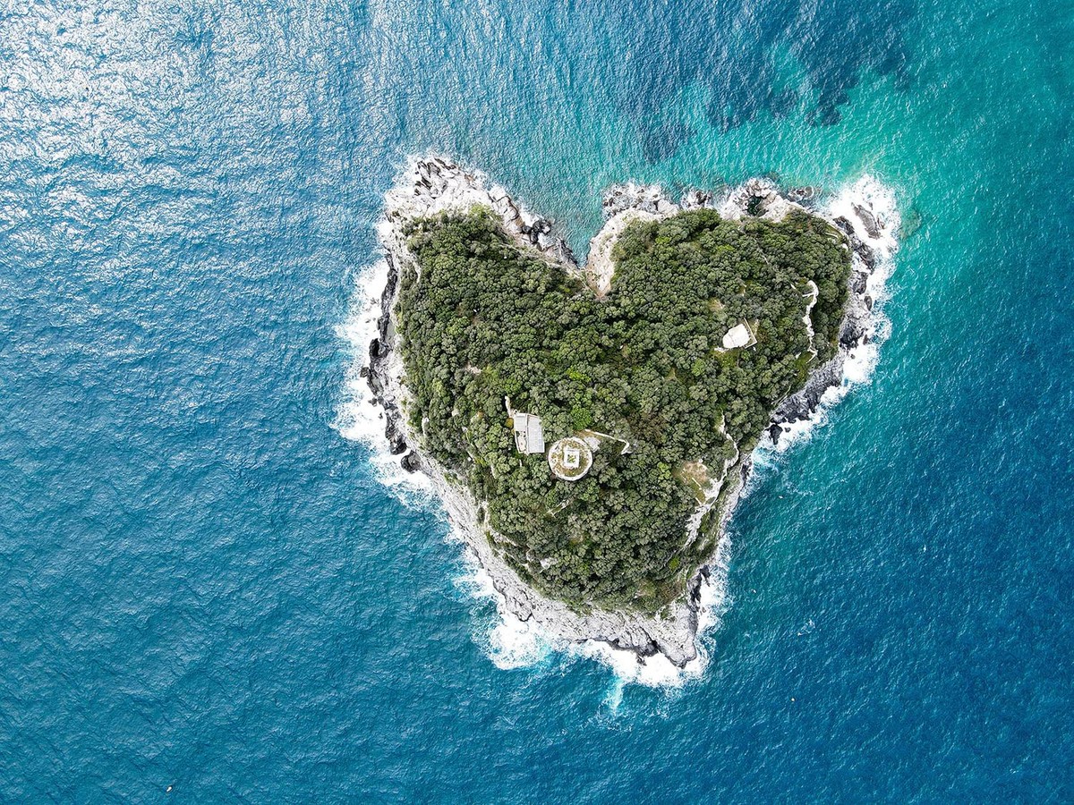 Bergeggi Insel, Italien Natur in Herzform (Seen, Insel, Fels)