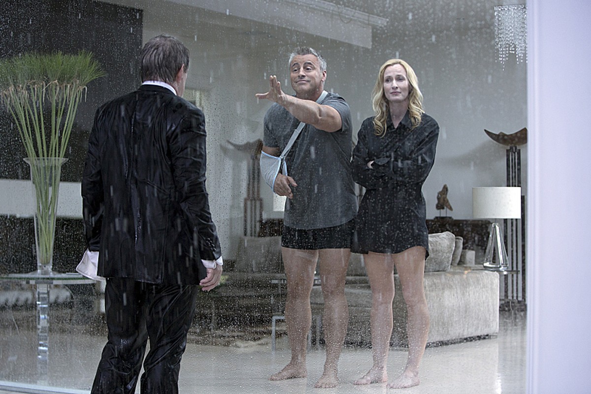 John Pankow as Merc Lapidus, Matt LeBlanc as himself and Genevieve O\'Reilly as Jamie Lapidus in EPISODES (Season 3, episode 1) - Photo: Michael Desmond/SHOWTIME - Photo ID: episodes_301_1834
