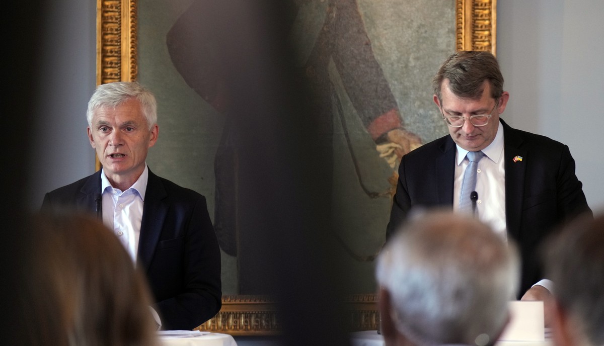 epa12426704 Danish Defence Intelligence Service (DDIS) Chief Thomas Ahrenkiel (L) and Danish Defence Minister Troels Lund Poulsen hold a press conference at the Kastellet, in Copenhagen, Denmark, 03 O ...