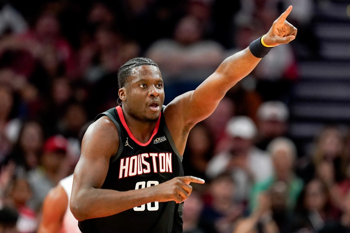 Houston Rockets center Clint Capela reacts after making a basket against the Cleveland Cavaliers during the second half of an NBA basketball game, Saturday, Dec. 27, 2025, in Houston. (AP Photo/Eric C ...