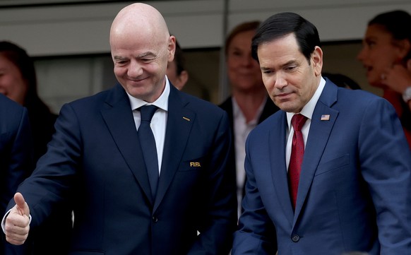 epa13033692 (from L) President of Paraguay Santiago Pena, FIFA president Gianni Infantino and US Secretary of State Marco Rubio before the FIFA World Cup 2026 group stage match USA against Paraguay, i ...