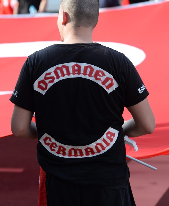 epa05340929 Members of boxing club Osmanen Germania during a protest in Berlin, Germany, 01 June 2016. Some 1,000 people protested in solidarity with Turkey against the German parliament Bundestag&#03 ...