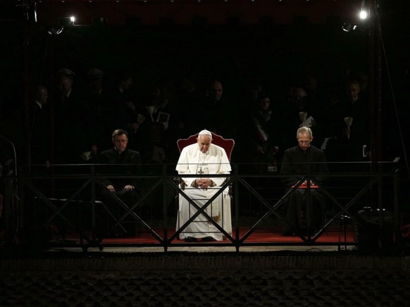 Für Papst Franziskus kommen Frauen als Priesterinnen nicht infrage.