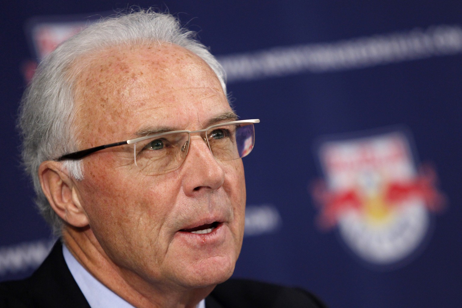 Gesperrter Exfussballer Beckenbauer: Er hat Antworten bis Ende Juni angekündigt.