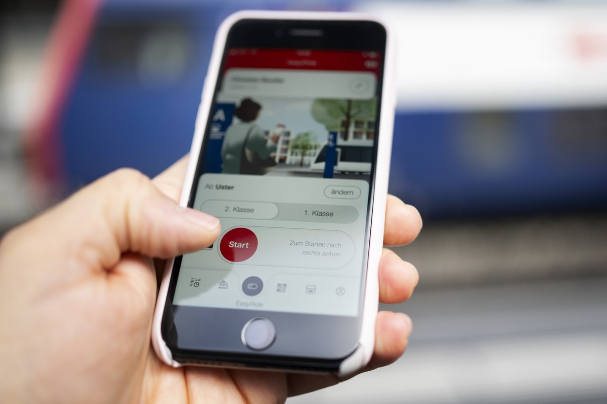 Start der EasyRide Funktion der App SBB Mobile, fotografiert am Freitag, 2. Februar 2024 am Bahnhof Uster. (KEYSTONE/Christian Beutler)