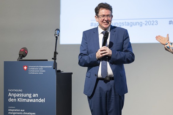 Bundesrat Albert Roesti spricht bei der Eroeffnung der BAFU Fachtagung &quot;Anpassen an den Klimawandel&quot;, am Dienstag, 16. Mai 2023 in Bern. (KEYSTONE/Peter Klaunzer)