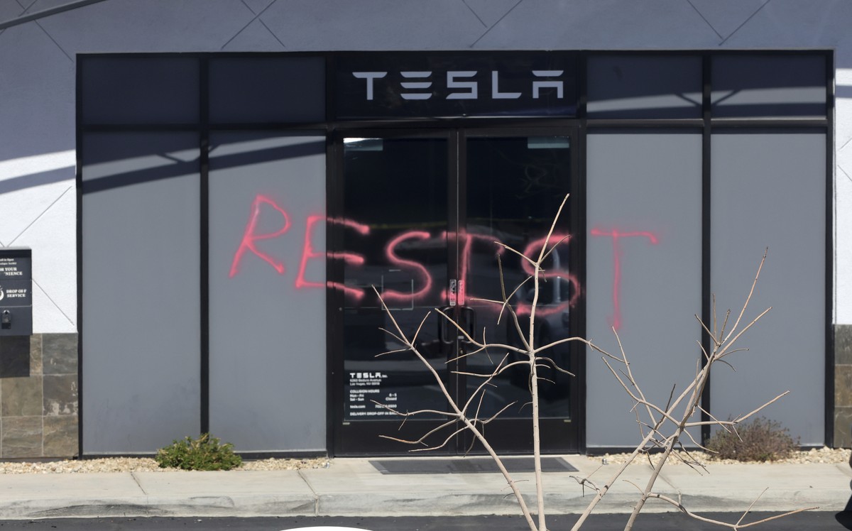 "Resist" is shown spray painted on the doors of a Tesla collision center in the 6000 block of West Badura Avenue Tuesday, March 18, 2025, in Las Vegas. (Steve Marcus/Las Vegas Sun via AP)
Mu ...