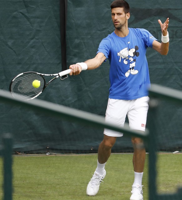 Novak Djokovic machte sich nach dem French-Open-Titel rar. Hat dafür jetzt ein cooles neues Shirt.