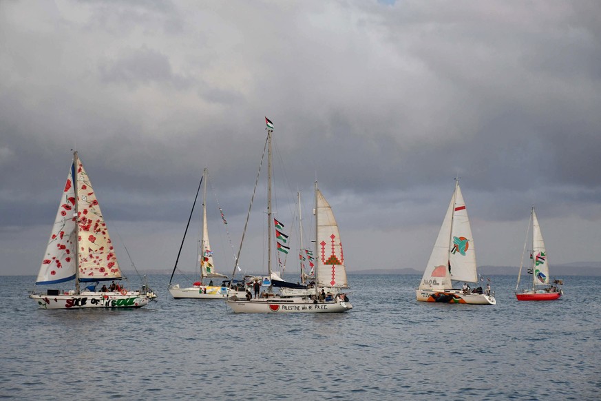 epa12410897 A flotilla of boats leaves the port of San Giovanni Li Cuti in Catania, Sicily, southern Italy, 27 September 2025. The Freedom Flotilla Coalition (FFC) and Thousand Madleens to Gaza (TMTG) ...