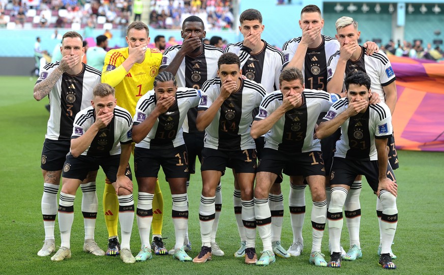 DOHA, QATAR - NOVEMBER 23: Germany players pose with their hands covering their mouths as they line up for the team photos prior to the FIFA World Cup Qatar 2022 Group E match between Germany and Japa ...