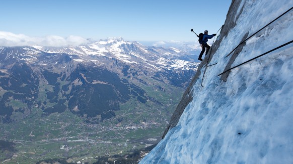 HANDOUT - Die Aussicht von oben ist das Faszinierende am Bergsteigen. Diese Aussicht und einen grandiosen
Rundumblick bietet der Schweizer Bergsportspezialist Mammut nun aus der Eiger-Nordwand. Das
 ...