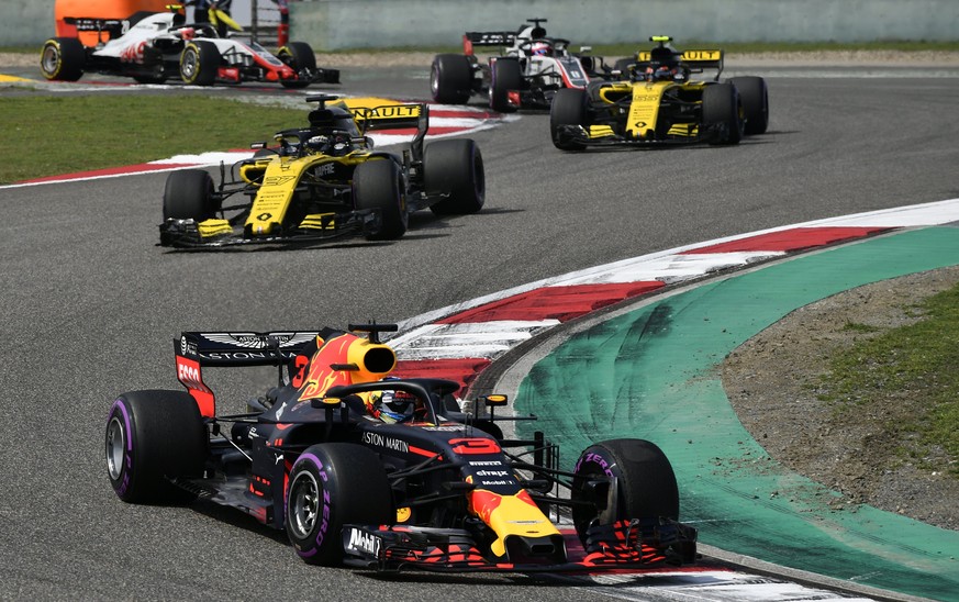 epa06670352 Australian Formula One driver Daniel Ricciardo of Aston Martin Red Bull Racing in action during the 2018 Chinese Formula One Grand Prix at the Shanghai International circuit in Shanghai, C ...