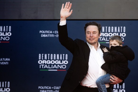 epa11032291 US tech entrepreneur Elon Musk, owner of Tesla, SpaceX and X, waves as he attends the third day of the Atreju 2023 political festival in the gardens of Castel Sant&#039;Angelo, Rome, Italy ...