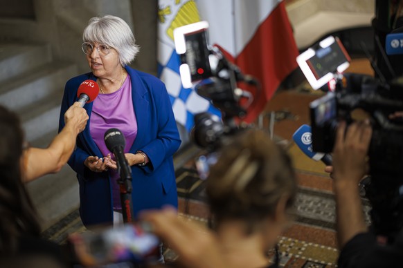 La conseillere federale Elisabeth Baume-Schneider s&#039;exprime suite aux revelations sur les erreurs de calcul sur la situation financiere de l&#039;AVS, a l&#039;occasion de sa visite au Festival i ...