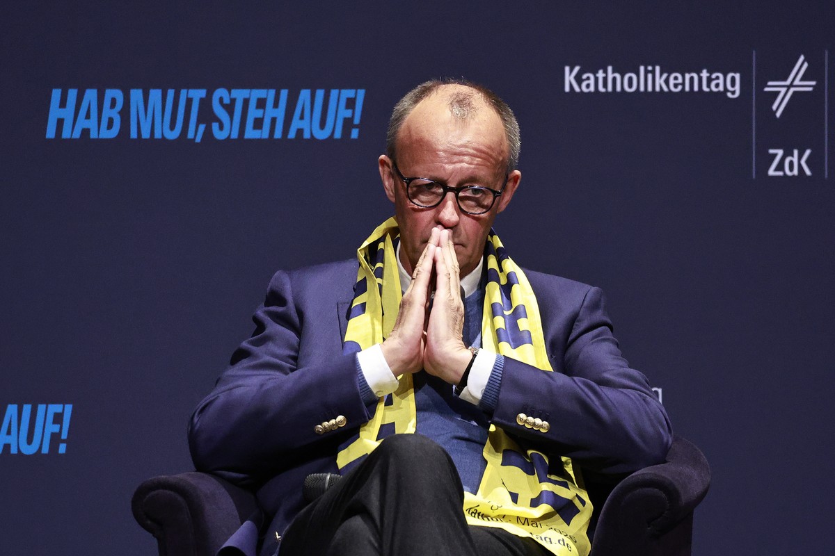 epaselect epa12959573 German Chancellor Friedrich Merz attends a talk with youth during the 104th German Catholic Convention (Katholikentag) in Wuerzburg, Germany, 15 May 2026. The Convention takes pl ...