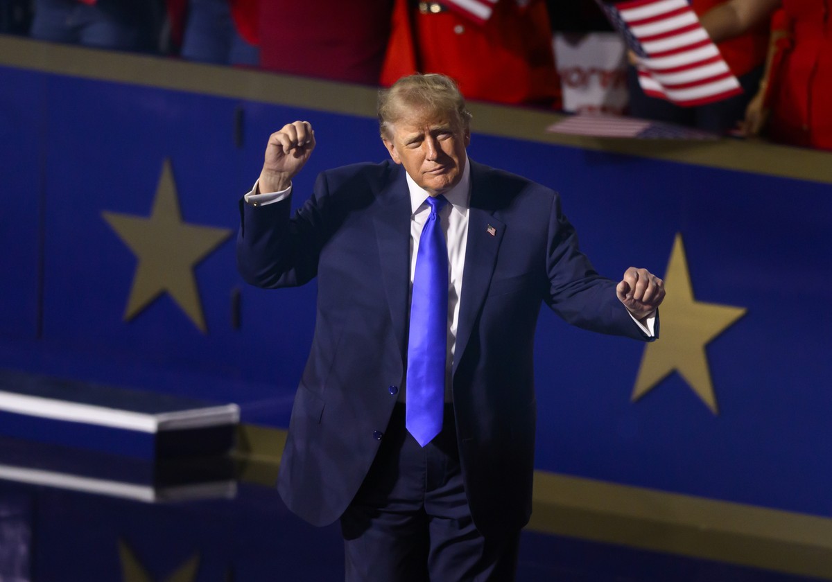 epa13227445 US President Donald J. Trump dances after delivering his speech on the first day of the Midterm Republican National Convention (RNC) in the American Airlines Center in Dallas, Texas, USA,  ...