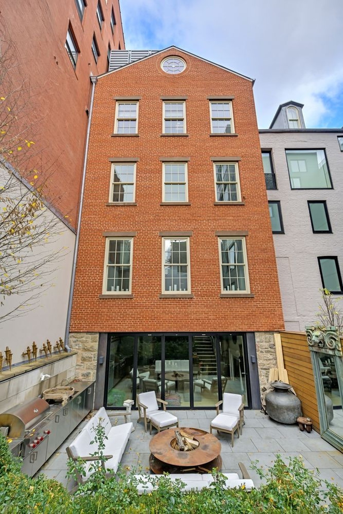 Que s'est-il passé exactement dans la coquette maison de SoHo? L'enquête doit le déterminer.